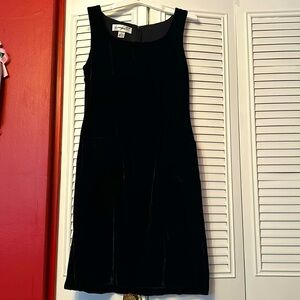 Anne Klein Dress Size 4 velvet sleeveless black with pockets